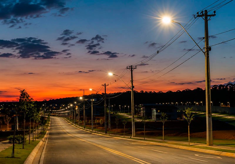 Serviços Rede Elétrica x Iluminação pública Rede Elétrica Construções